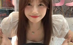 舌头伸进下面好大摸起来有块肉